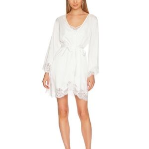 Homebodii Sian Short Lace Robe